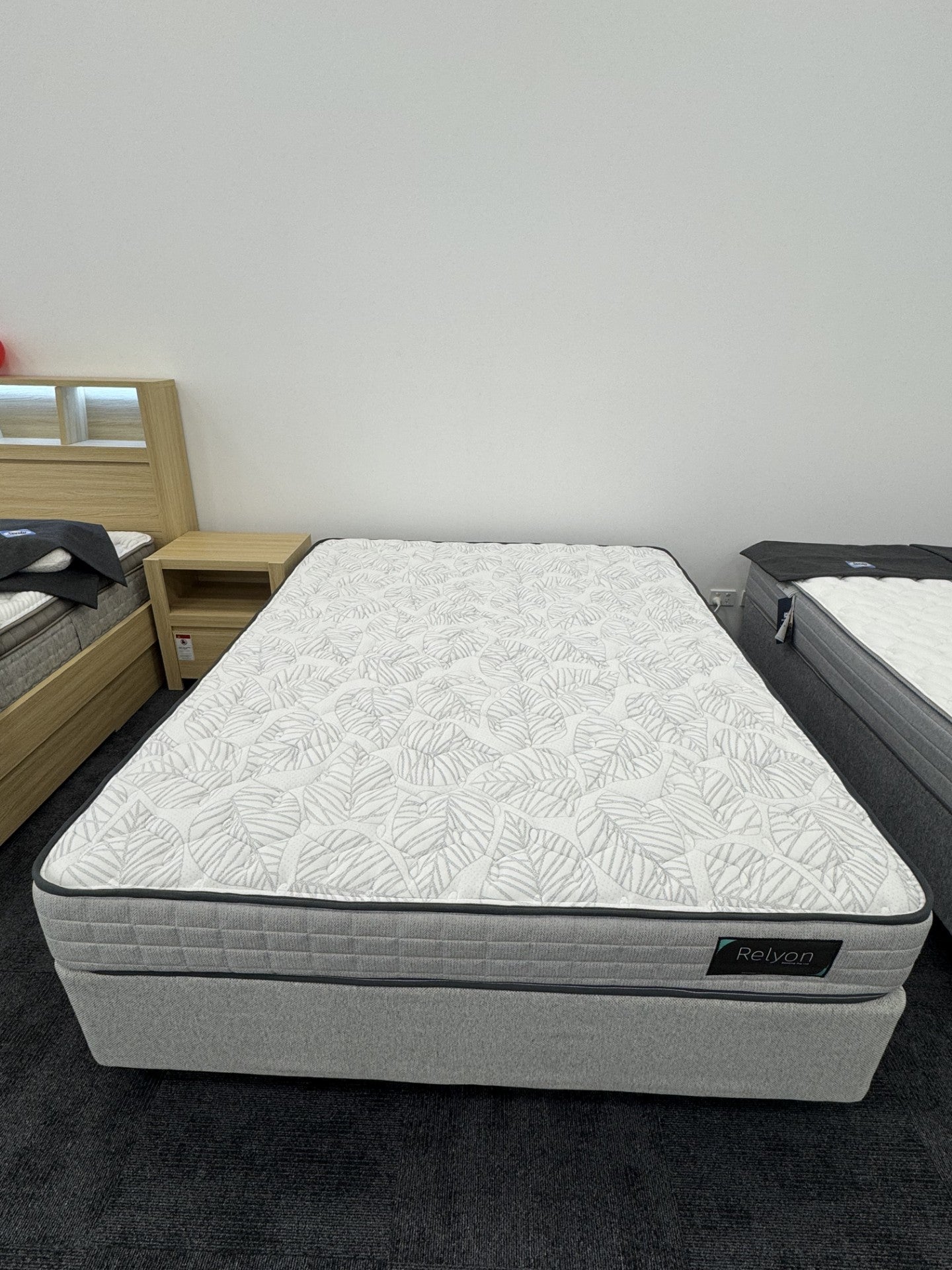 Relyon Diamond Mattress by Sealy
