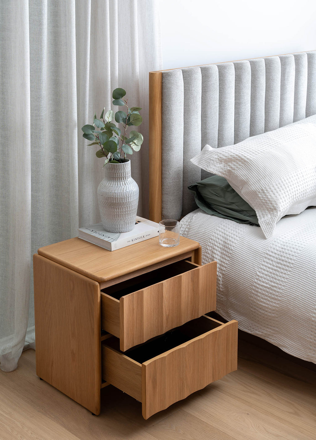 Bond bedside