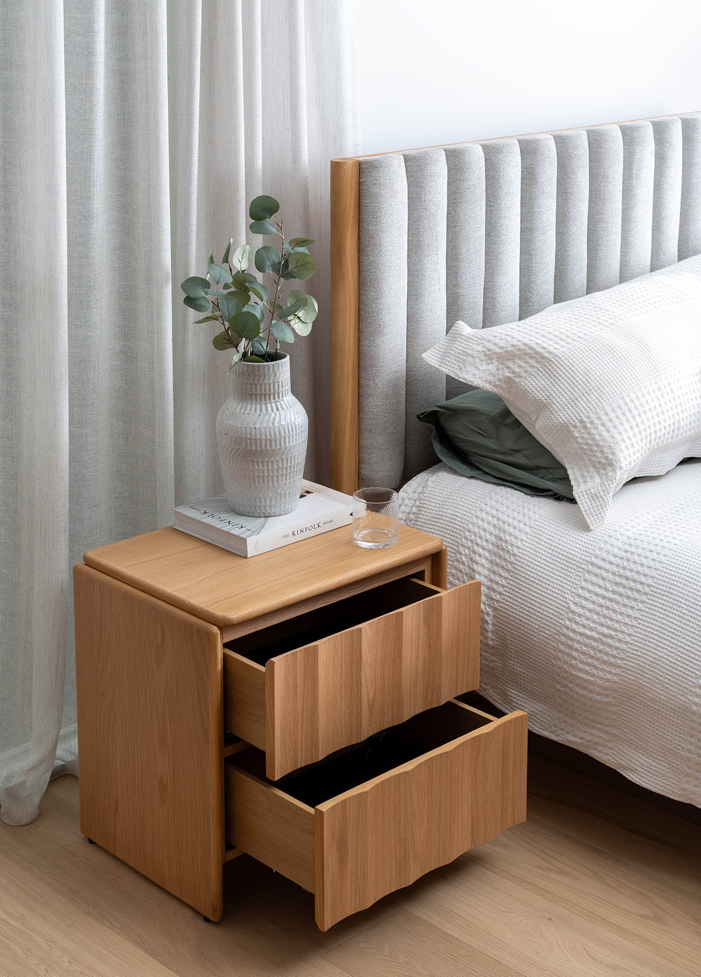 Bond bedside