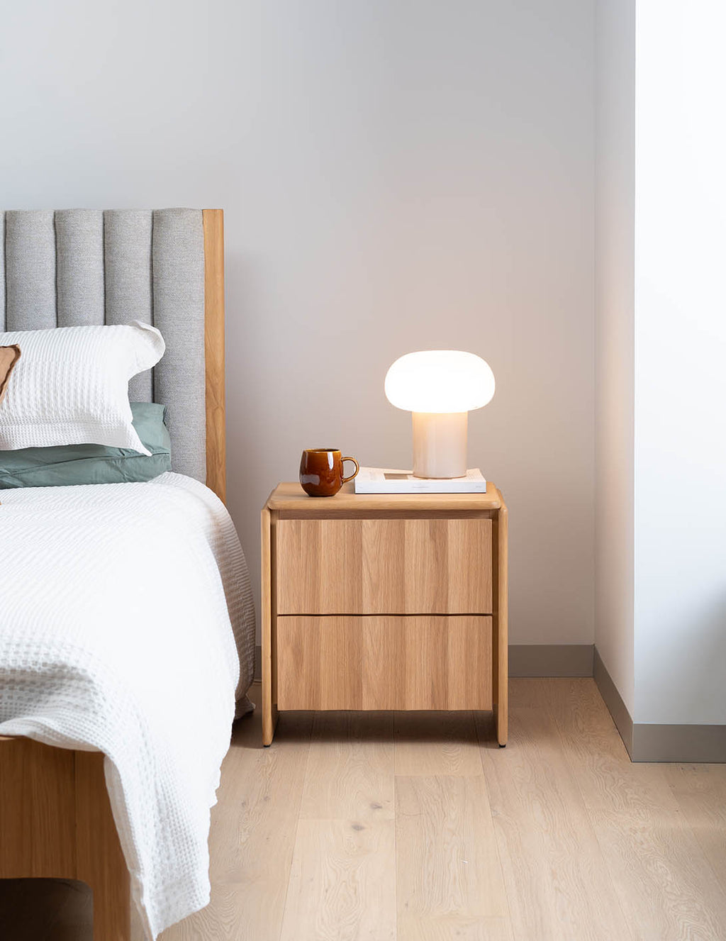 Bond bedside