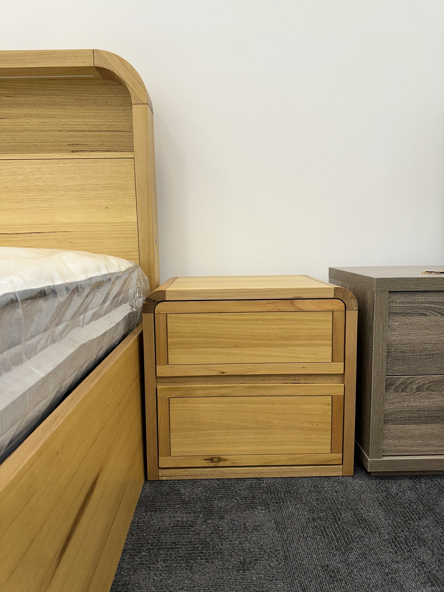 Woody Bedside